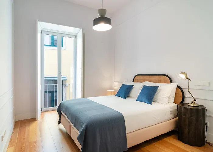 Unique Chiado, 2 Bedroom Deluxe شقة