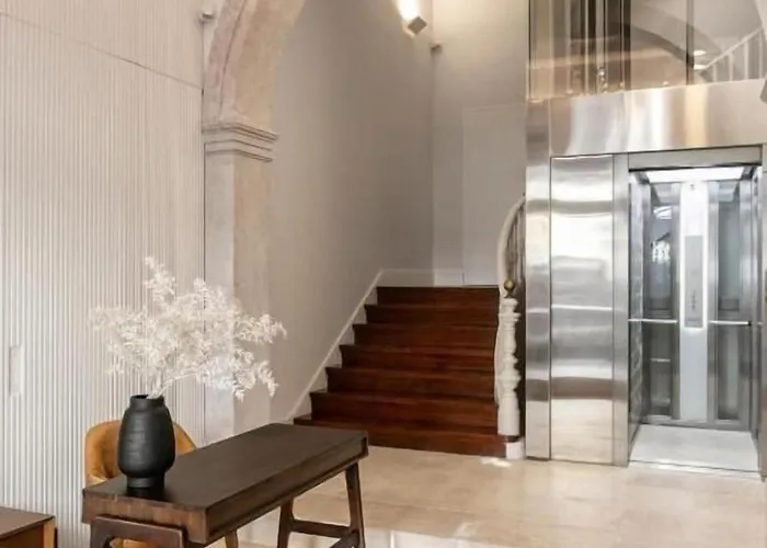 Unique Chiado, 2 Bedroom Deluxe Apartment *